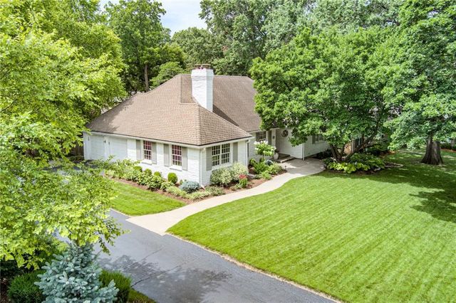 3901 W 57th Terrace, Fairway, KS 66205