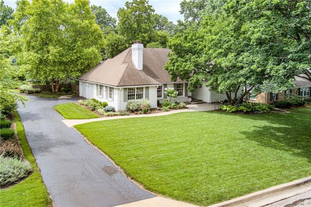 3901 W 57th Terrace, Fairway, KS 66205