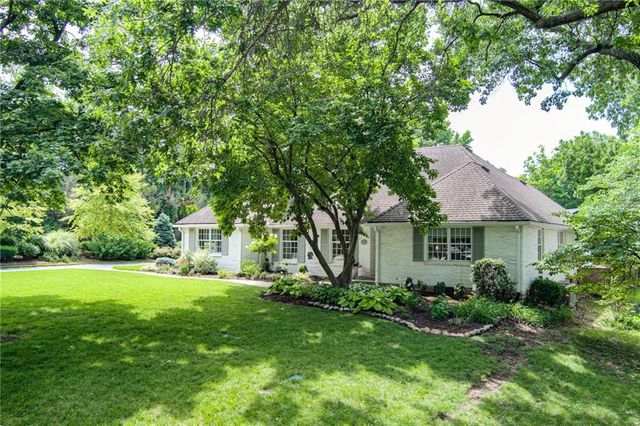 3901 W 57th Terrace, Fairway, KS 66205