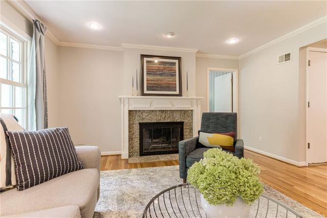 3901 W 57th Terrace, Fairway, KS 66205