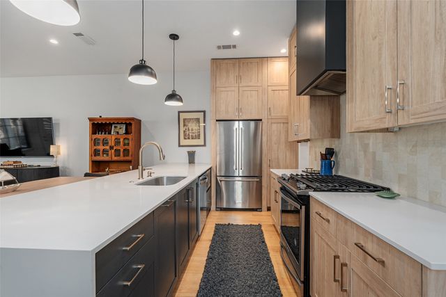 1220 Haines Avenue, Dallas, TX 75208