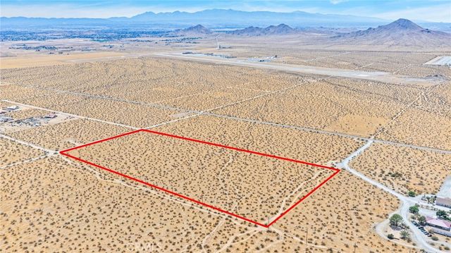 1 Los Padres, Apple Valley, CA 92307