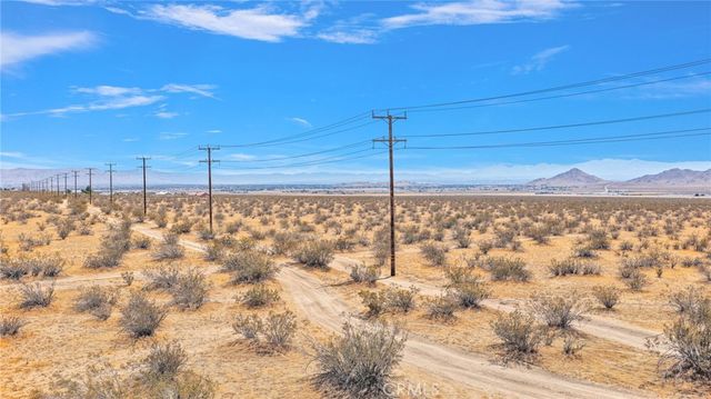 1 Los Padres, Apple Valley, CA 92307