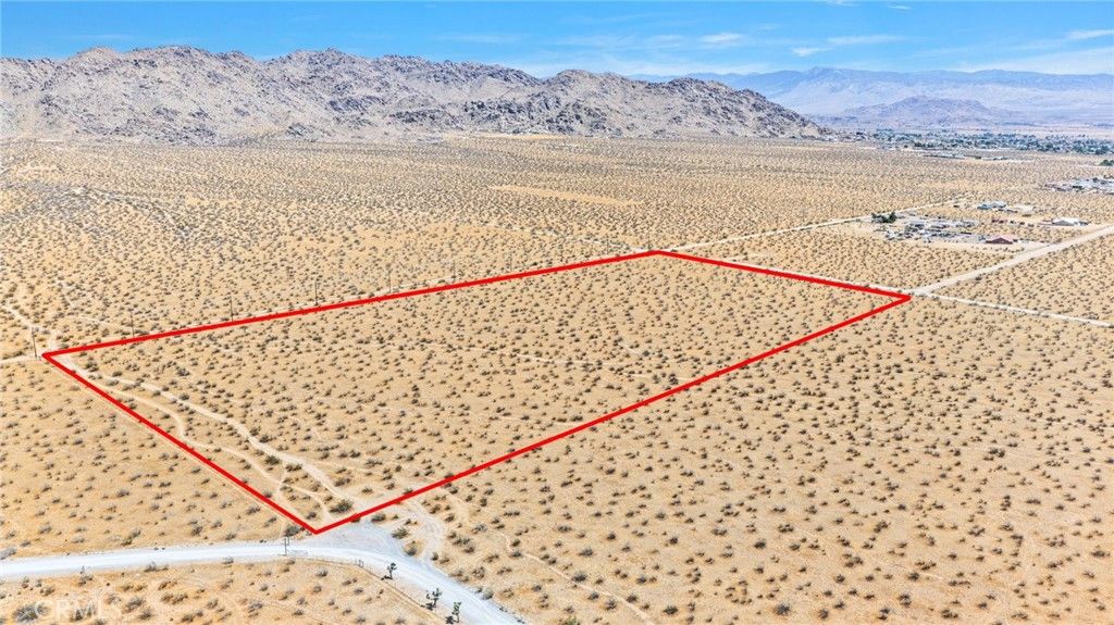 1 Los Padres, Apple Valley, CA 92307