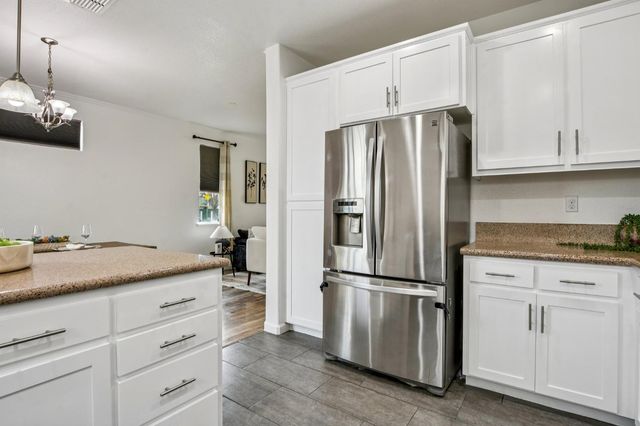 939 Dixieanne Ave, Sacramento, CA 95815