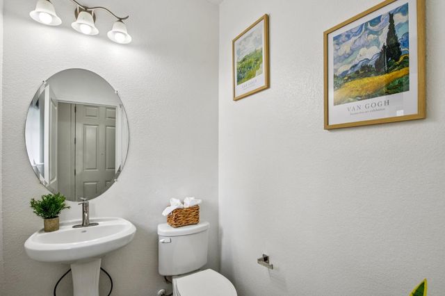 939 Dixieanne Ave, Sacramento, CA 95815