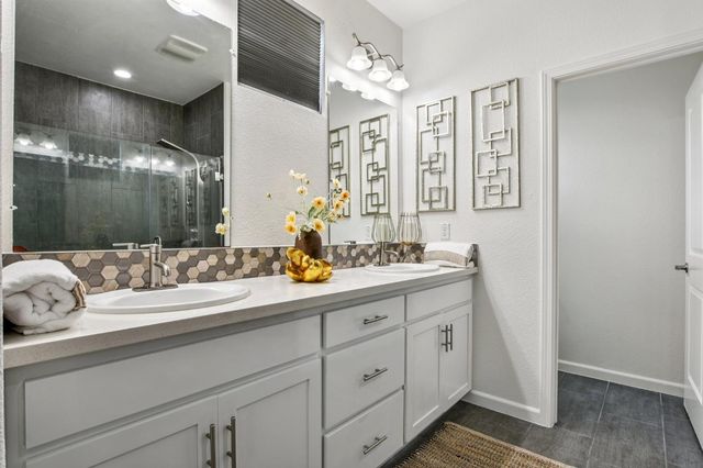 939 Dixieanne Ave, Sacramento, CA 95815