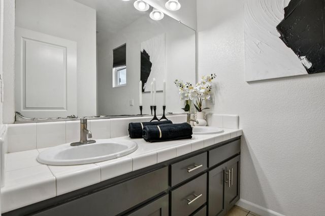 939 Dixieanne Ave, Sacramento, CA 95815