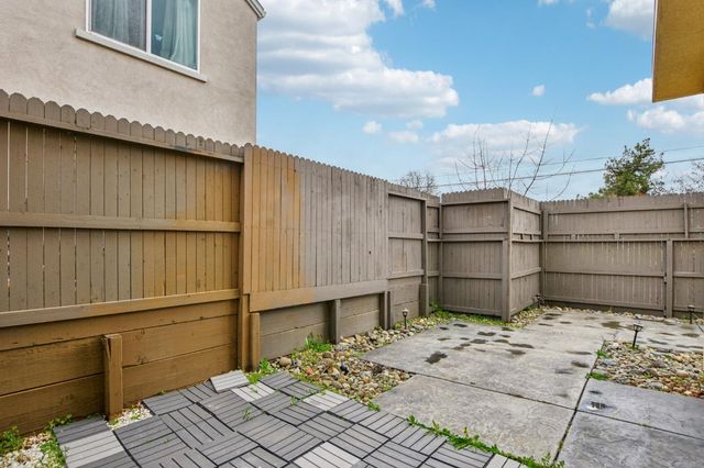 939 Dixieanne Ave, Sacramento, CA 95815