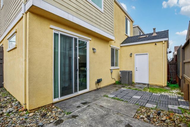 939 Dixieanne Ave, Sacramento, CA 95815