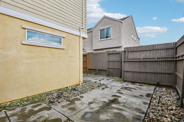 939 Dixieanne Ave, Sacramento, CA 95815