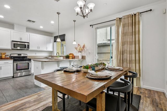 939 Dixieanne Ave, Sacramento, CA 95815