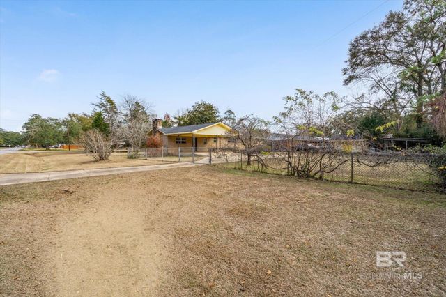 605 N Day Avenue, Bay Minette, AL 36507