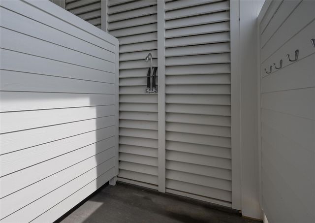 18414 Indian Beach Ct, Galveston, TX 77554