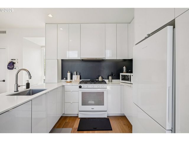 150 N BUFFALO St, Portland, OR 97217