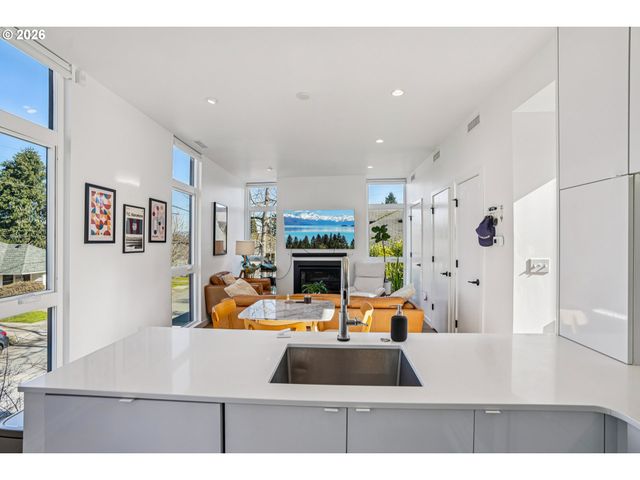 150 N BUFFALO St, Portland, OR 97217