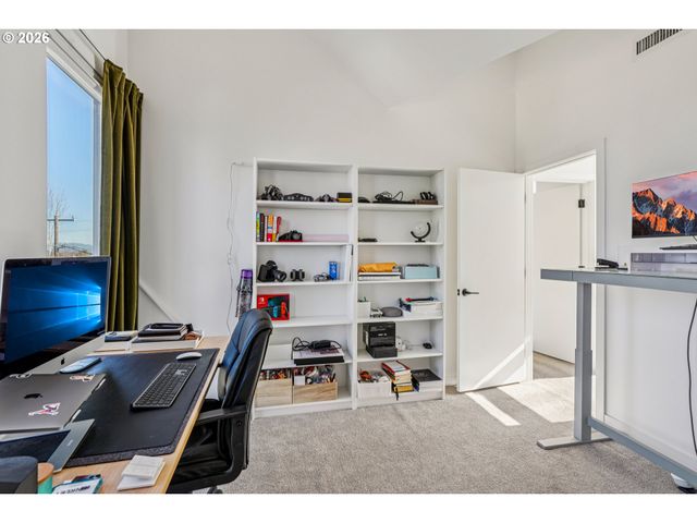 150 N BUFFALO St, Portland, OR 97217