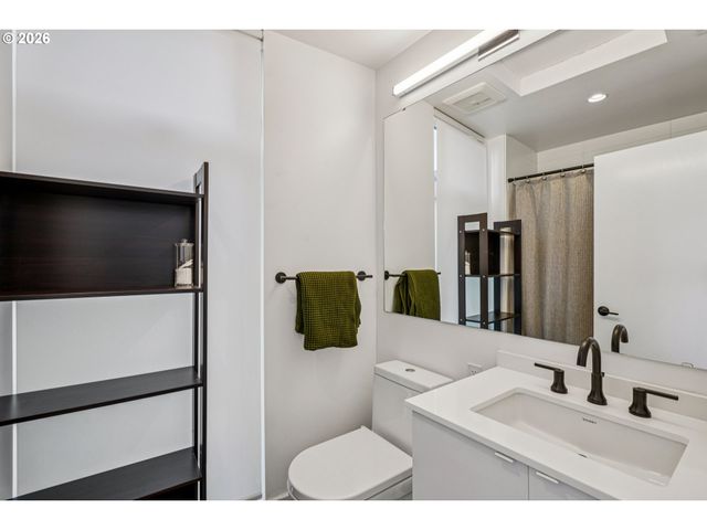 150 N BUFFALO St, Portland, OR 97217