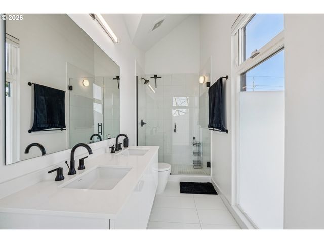 150 N BUFFALO St, Portland, OR 97217