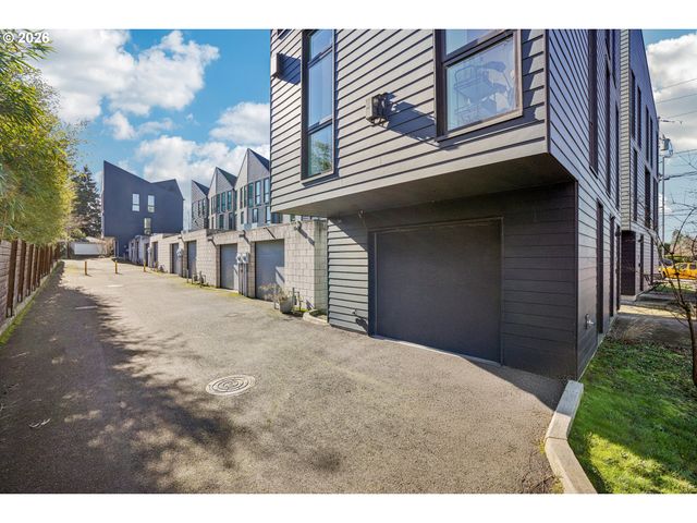 150 N BUFFALO St, Portland, OR 97217