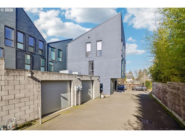 150 N BUFFALO St, Portland, OR 97217