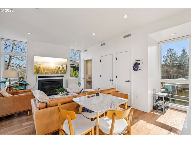 150 N BUFFALO St, Portland, OR 97217