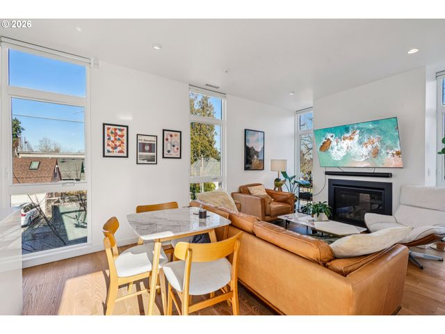 150 N BUFFALO St, Portland, OR 97217