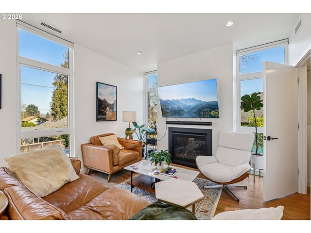 150 N BUFFALO St, Portland, OR 97217