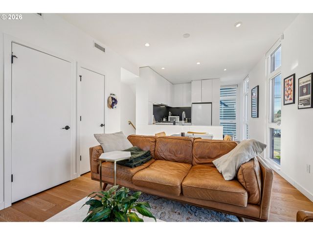 150 N BUFFALO St, Portland, OR 97217