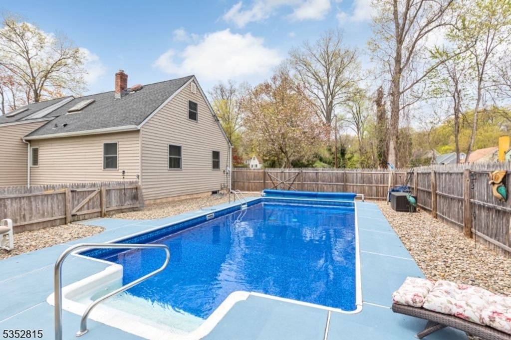 1 Edgar Ave, Green Brook Twp., NJ 08812