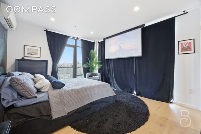 2048 Steinway St, New York City, NY 11105