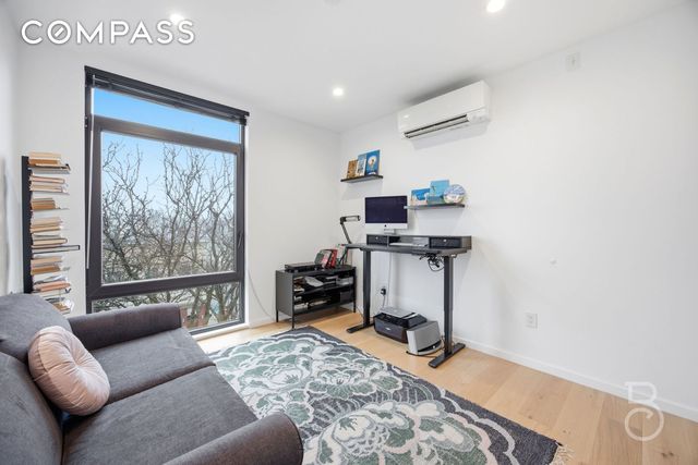 2048 Steinway St, New York City, NY 11105