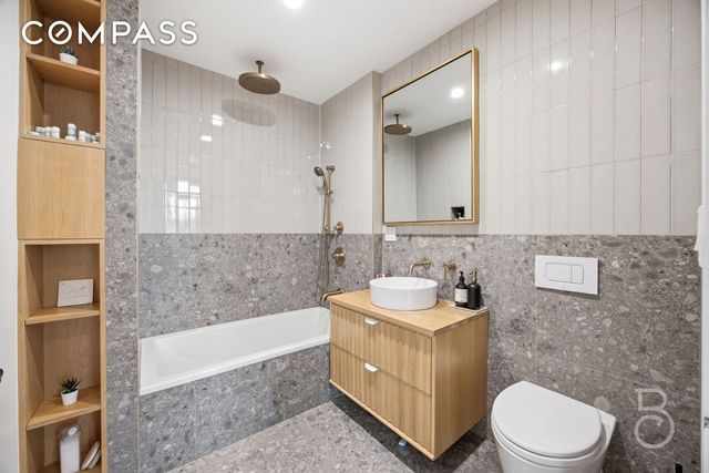 2048 Steinway St, New York City, NY 11105