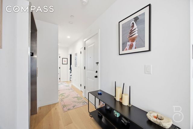 2048 Steinway St, New York City, NY 11105