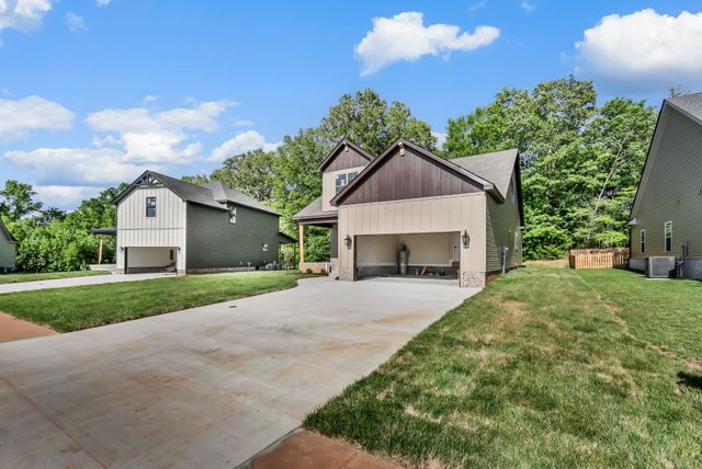 349 Chase Dr, Clarksville, TN 37043