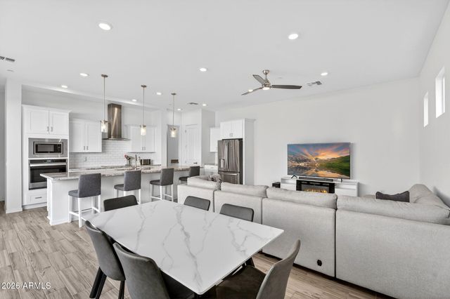 253 E BALSAM Drive, Chandler, AZ 85286