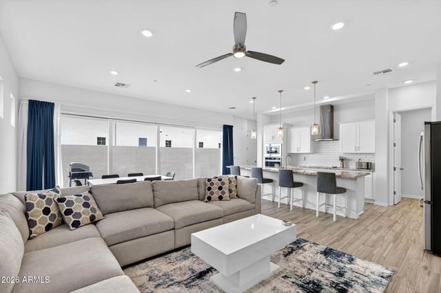 253 E BALSAM Drive, Chandler, AZ 85286