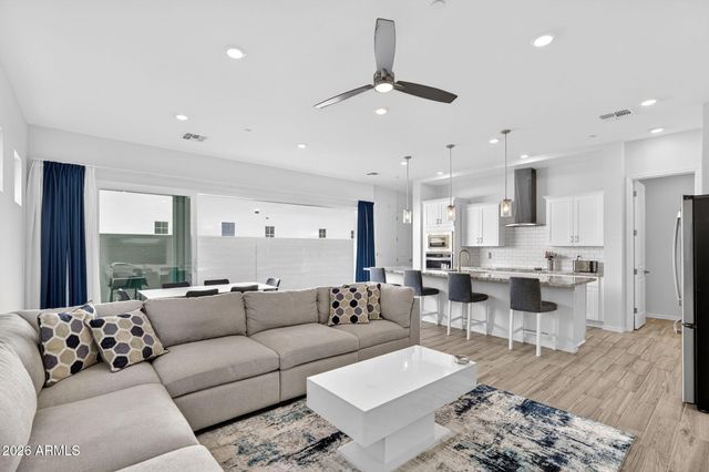 253 E BALSAM Drive, Chandler, AZ 85286