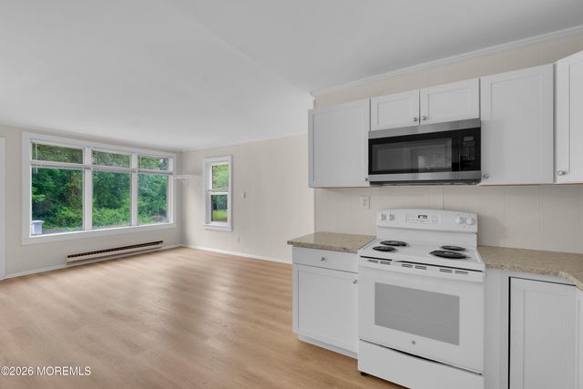 302 Schoolhouse Road Unit B, Monroe, NJ 08831
