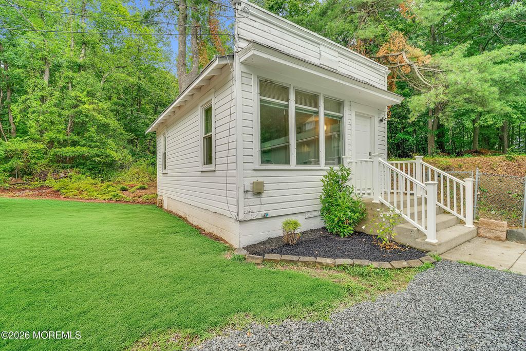 302 Schoolhouse Road Unit B, Monroe, NJ 08831