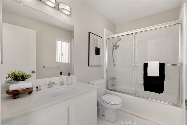 6021 Lindley Avenue 12, Tarzana, CA 91356