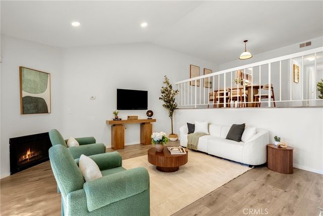 6021 Lindley Avenue 12, Tarzana, CA 91356