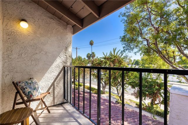 6021 Lindley Avenue 12, Tarzana, CA 91356