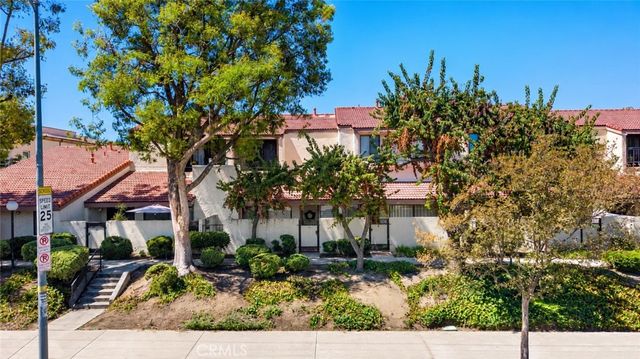 6021 Lindley Avenue 12, Tarzana, CA 91356