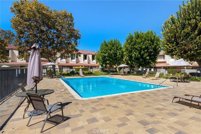 6021 Lindley Avenue 12, Tarzana, CA 91356