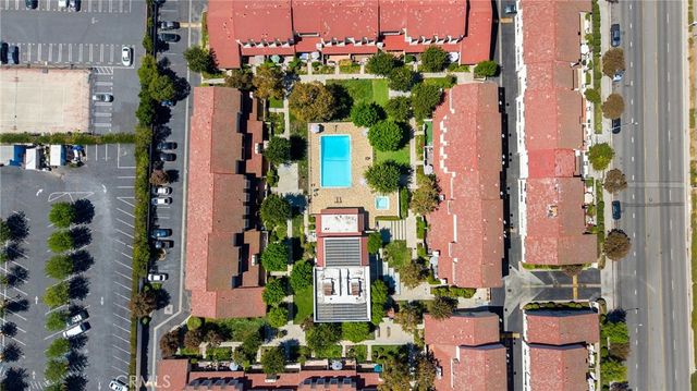 6021 Lindley Avenue 12, Tarzana, CA 91356