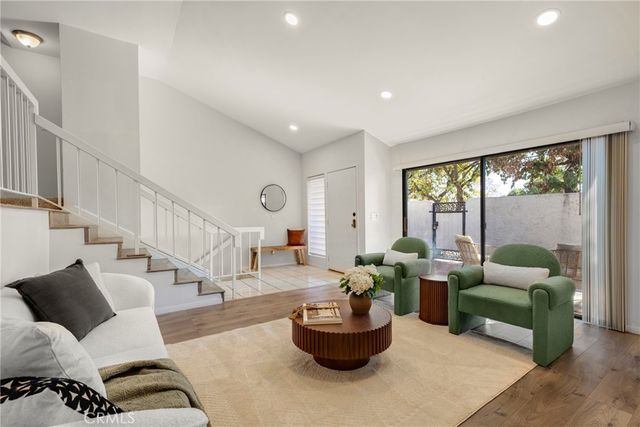 6021 Lindley Avenue 12, Tarzana, CA 91356