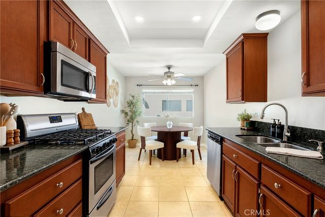 6021 Lindley Avenue 12, Tarzana, CA 91356