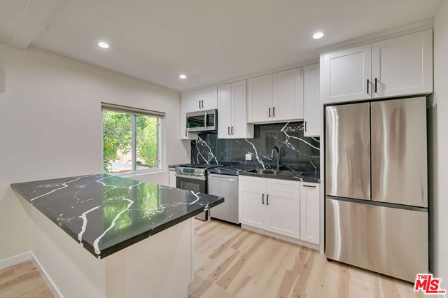 9042 Phyllis Avenue B, West Hollywood, CA 90069