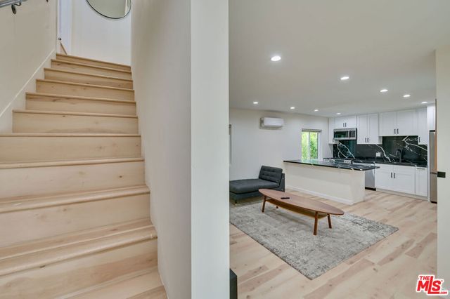 9042 Phyllis Avenue B, West Hollywood, CA 90069